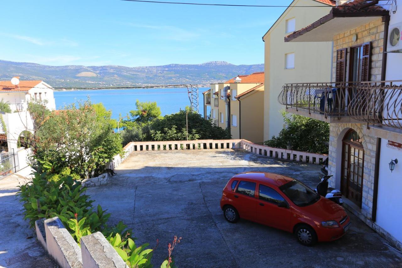Apartments By The Sea Arbanija, Ciovo - 17332 Трогір Екстер'єр фото