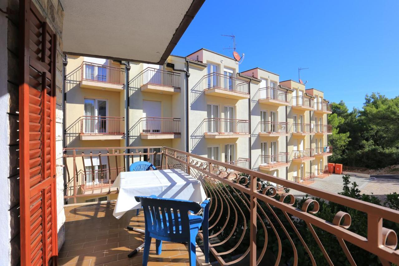 Apartments By The Sea Arbanija, Ciovo - 17332 Трогір Екстер'єр фото