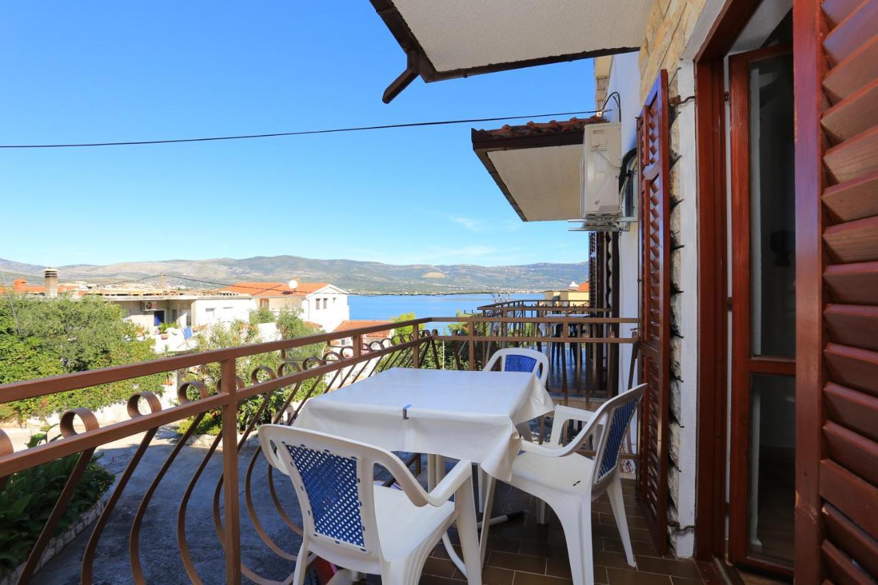 Apartments By The Sea Arbanija, Ciovo - 17332 Трогір Екстер'єр фото