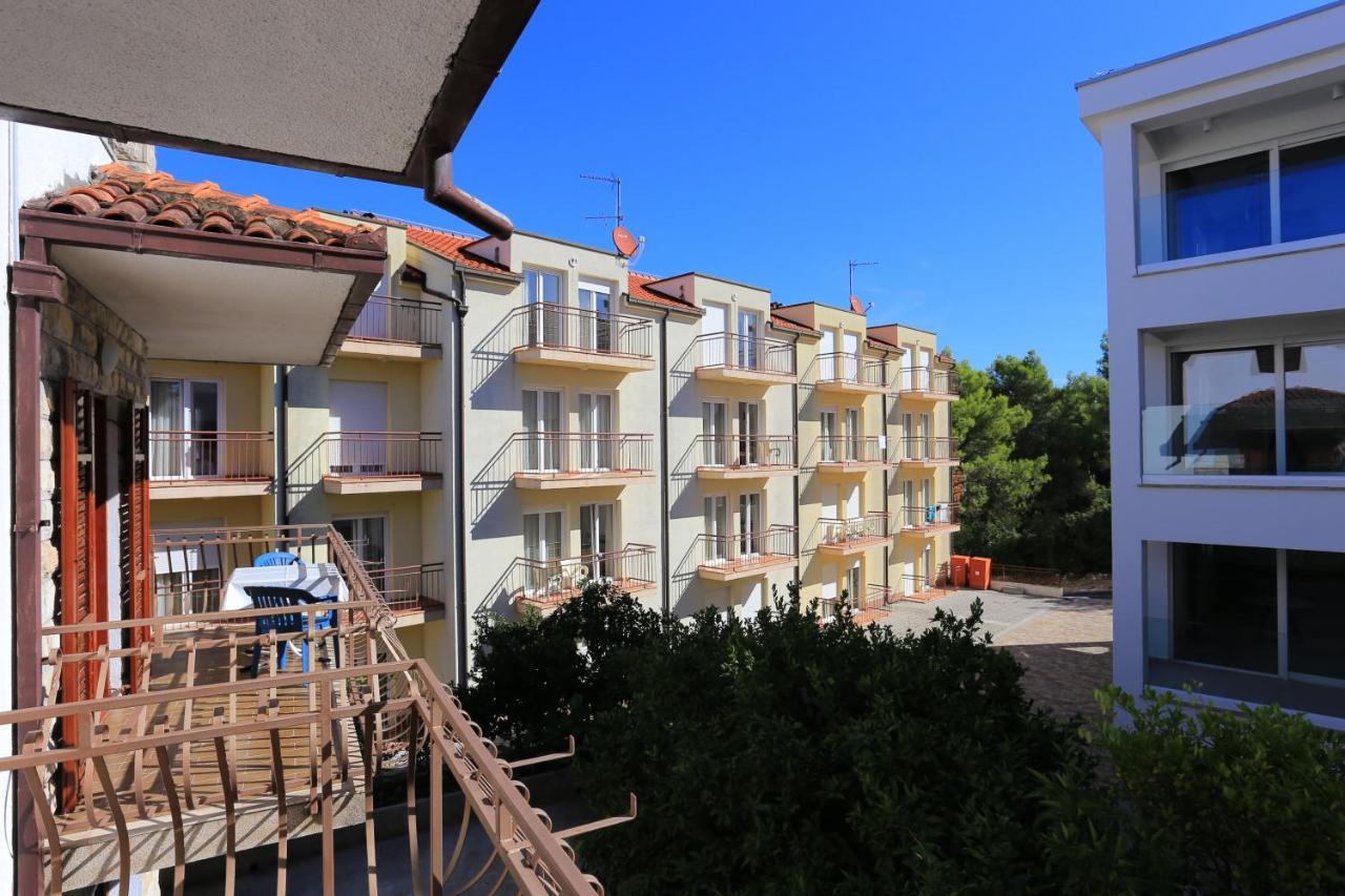 Apartments By The Sea Arbanija, Ciovo - 17332 Трогір Екстер'єр фото
